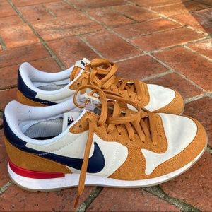 Nike Internationalist women’s sneaker, size 8
